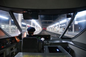 371系@静岡駅 ホームの蛍光灯付け替えたね!明るい! 371系@静岡駅 ホームの蛍光灯付け替えたね!明るい!